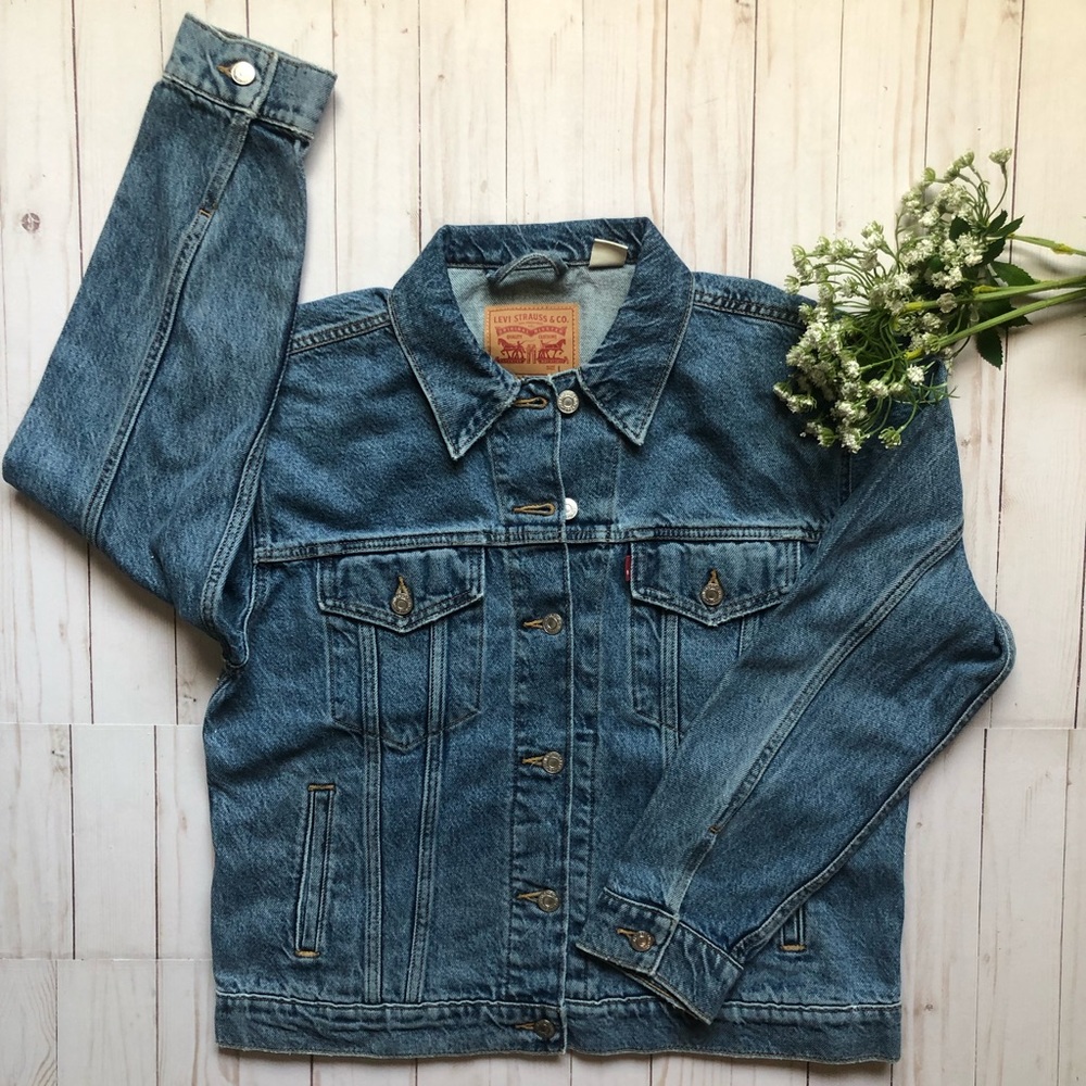 NWOT Levi | oversized denim jacket.